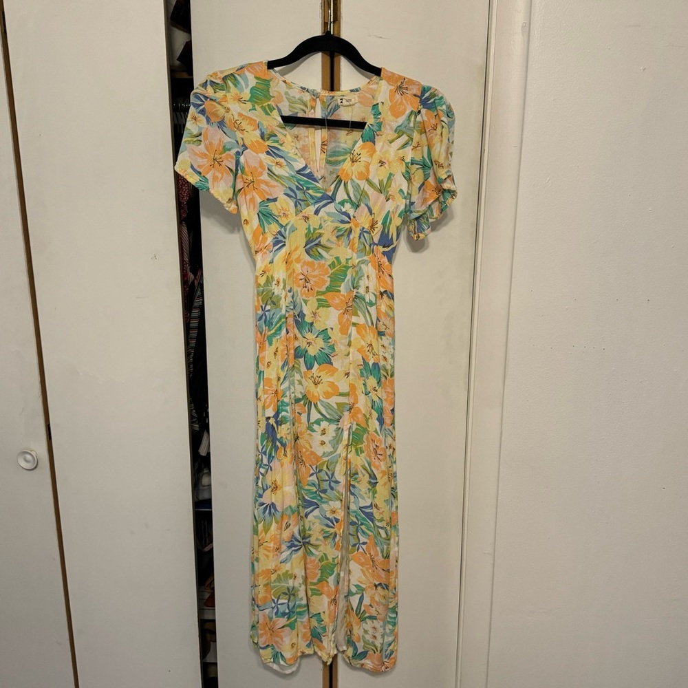 Floral Billabong dress with slit